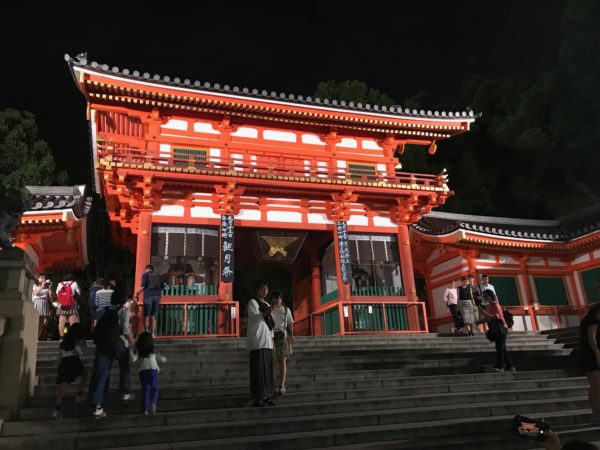 9月13日の中秋の名月の夜に 京都の八坂神社で行われた 観月祭 に行ってきました アイスセレクション